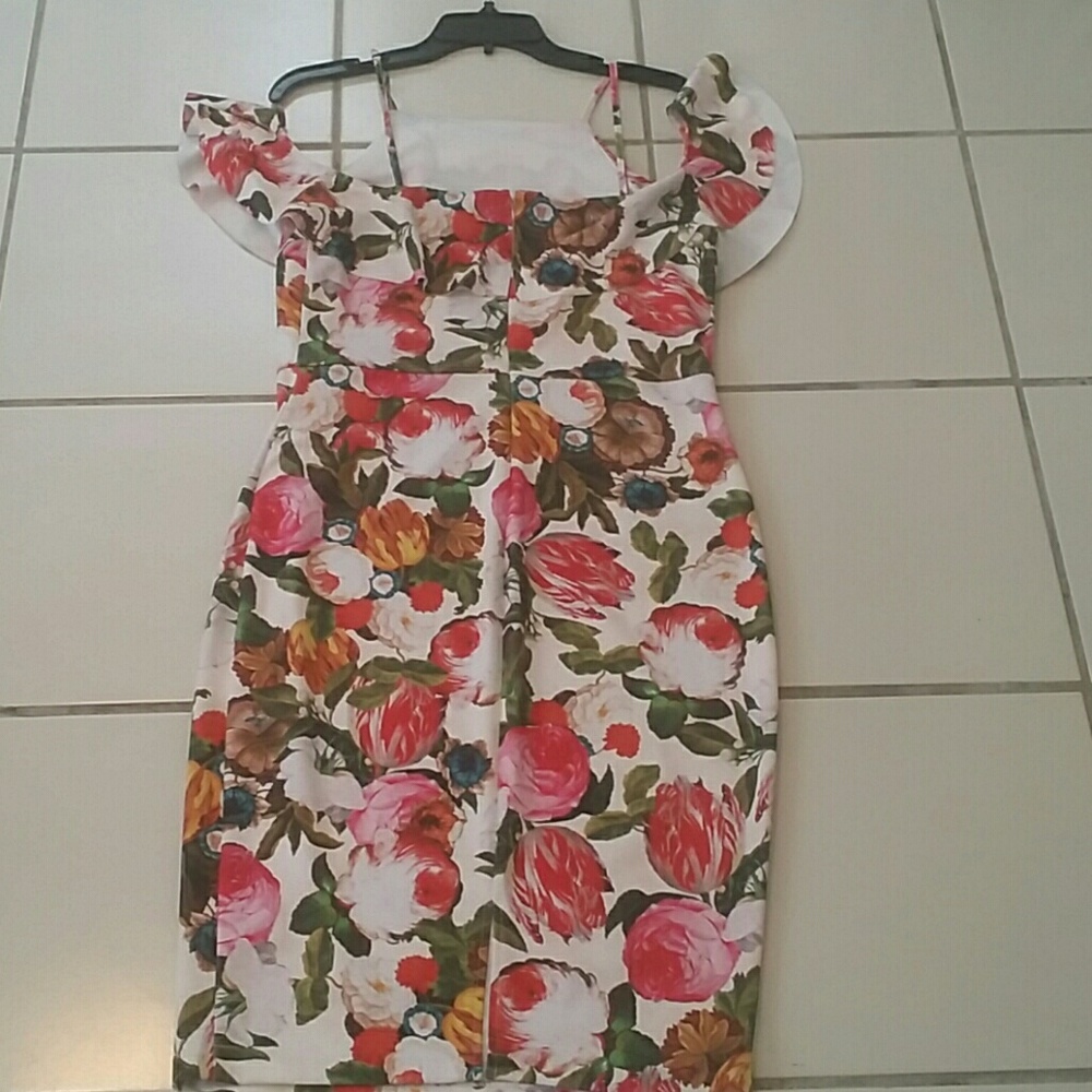 Dress - Picture 4 of 4